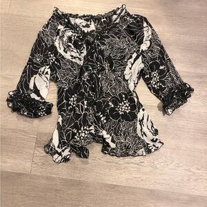 Violet & Claire Black and White Floral Blouse